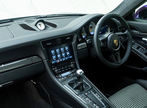 Porsche 911 (991.2) GT3 Touring 14