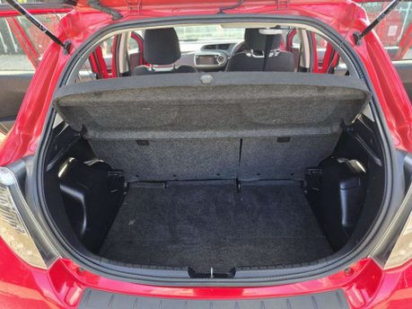 Toyota Yaris 1.33 Dual VVT-i Icon Plus Hatchback 5dr Petrol Multidrive S Euro 5 (99 ps) 31