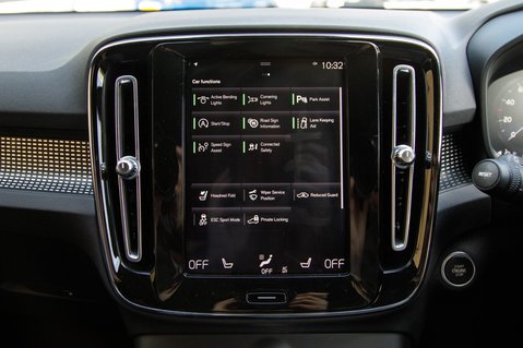 Volvo XC40 B4 R-DESIGN PRO AWD MHEV 23