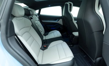 Porsche Taycan 4S 13