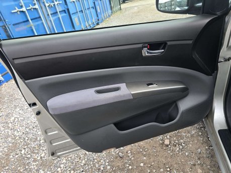 Toyota Prius 1.5 T3 Hatchback 5dr Petrol Hybrid CVT (104 g/km, 76 bhp) 12