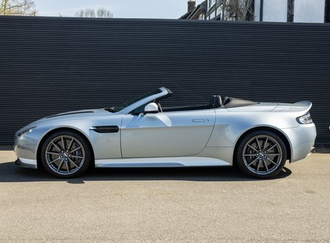 Aston Martin V12 Vantage S ROADSTER 3
