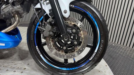 Suzuki Gladius 650 2010 ONLY 26K SV650 MOTOR MOT 08/27 SERVICED A2 650CC 16