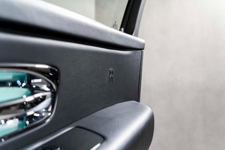 Rolls-Royce Cullinan V12. DYNAMIC PACKAGE. ACTIVE CRUISE. SHOOTING STAR HEADLINER. HUD 69