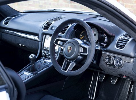 Porsche Cayman GT4 19