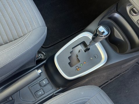Toyota Yaris VVT-I ICON 21