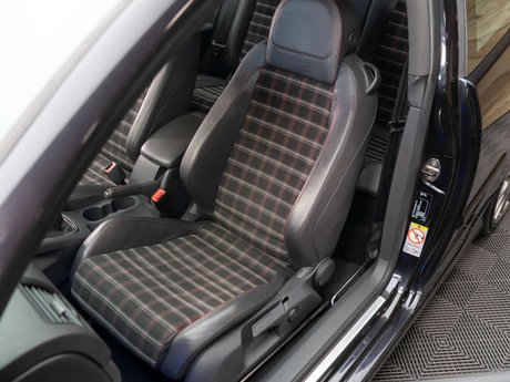 Volkswagen Golf 2.0 Golf GTi Edition 30 230 3dr 17