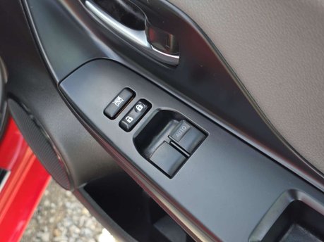 Toyota Yaris 1.5 VVT-h Icon Tech Hatchback 5dr Petrol Hybrid E-CVT Euro 6 (s/s) (100 ps) 24