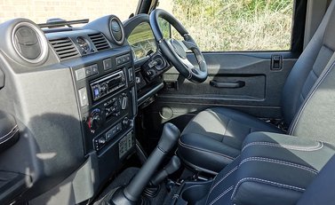 Land Rover Defender T40 22