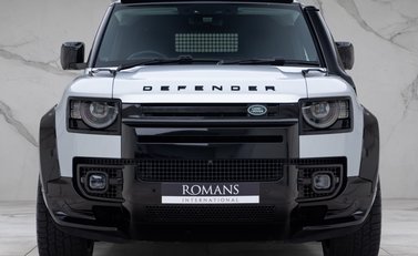 Land Rover Defender 110 D300 HSE Hard Top URBAN 4