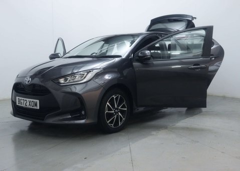 Toyota Yaris 1.5 Yaris Design HEV CVT 5dr 52