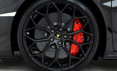 Lamborghini Huracan LP640-4 EVO 8