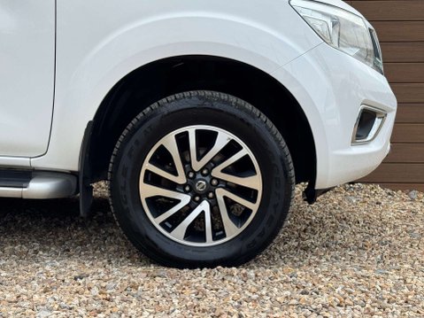 Nissan Navara 2.3 Navara N-Connecta dCi 4WD 5dr 14