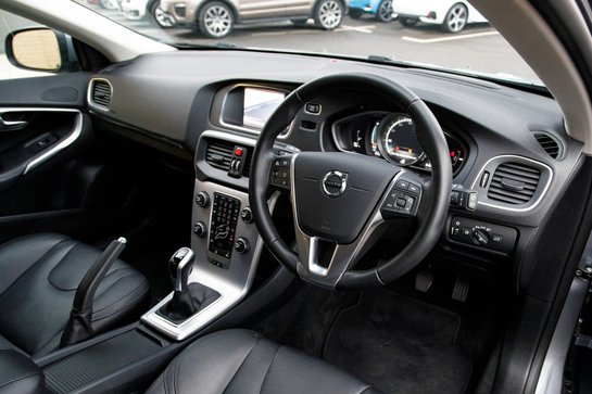 Volvo V40 T2 INSCRIPTION