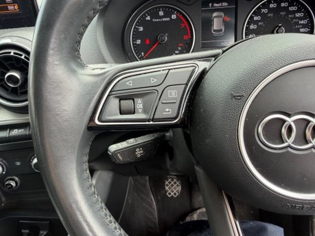Audi Q2 TFSI SE 12