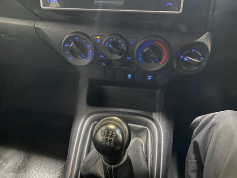 Toyota Hilux ACTIVE 4WD D-4D ECB 14