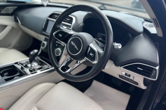 Jaguar XE 2.0 P250i HSE AUTO PETROL 12