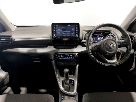 Toyota Yaris 1.5 VVT-h Design Hatchback 5dr Petrol Hybrid E-CVT Euro 6 (s/s) (116 ps) 18