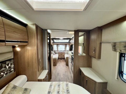 Coachman Laser 675 21