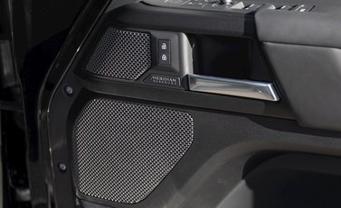 Land Rover Defender 110 V8 24