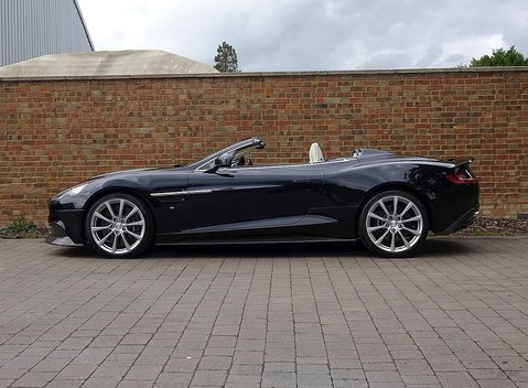 Aston Martin Vanquish Volante 10