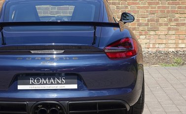 Porsche Cayman GT4 15