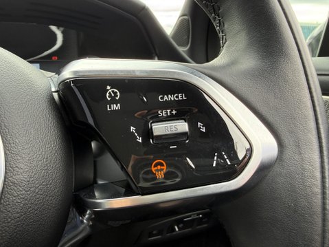 Jaguar I-Pace 400 90kWh R-Dynamic SE Black SUV 5dr Electric Auto 4WD (400 ps) 37
