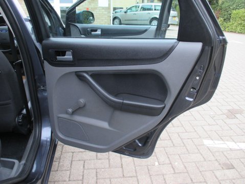 Ford Focus 1.6 Style 5dr 38