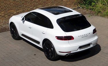Porsche Macan Turbo 8