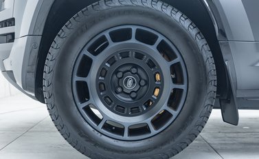 Land Rover Defender OCTA EDITION ONE 16