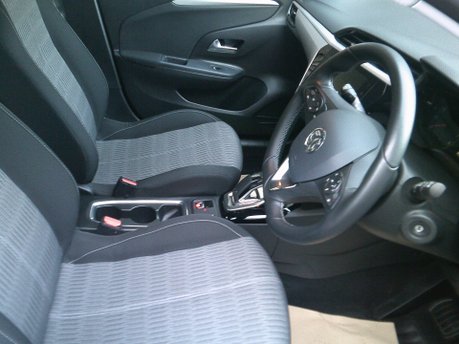 Vauxhall Corsa SE NAV PREMIUM ONLY 12,000 MILES FROM NEW 9