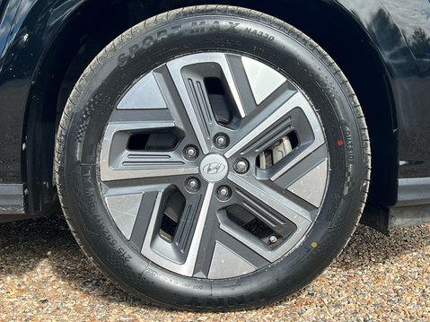 Hyundai KONA PREMIUM 4