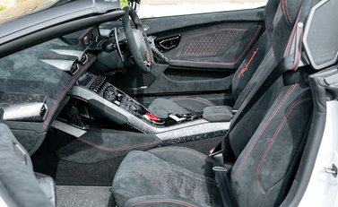 Lamborghini Huracan Spyder LP640-4 Performante 15