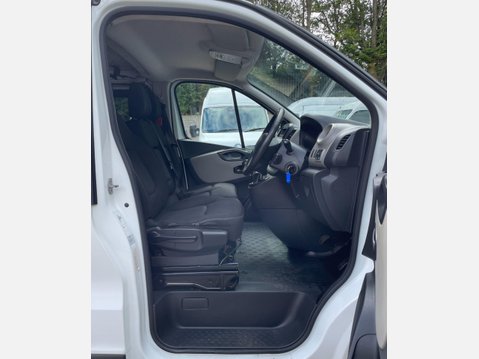 Renault Trafic 1.6 dCi 27 Business SWB Standard Roof Euro 6 5dr 20