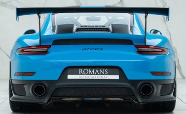 Porsche 911 GT2 RS Weissach (991) 5