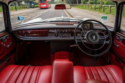 Mercedes-Benz S Class 300SE Fintail W112 "Königsflosse" 17