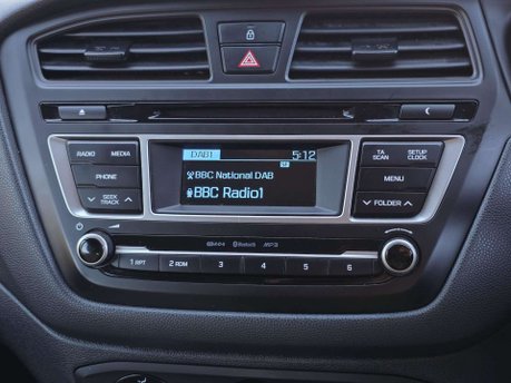 Hyundai i20 1.4 SE Hatchback 5dr Petrol Auto Euro 6 (100 ps) 32