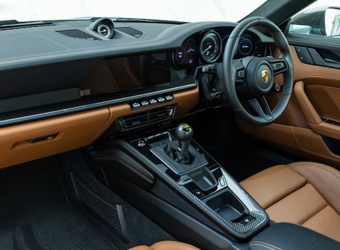 Porsche 911 GT3 Touring (992) 26