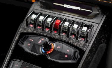 Lamborghini Huracan LP640-4 Performante 16