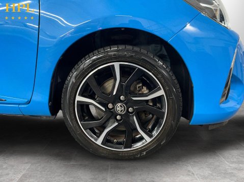 Toyota Yaris 1.5 VVT-h Cyan Bi-Tone Hatchback 5dr Petrol Hybrid E-CVT Euro 6 (s/s) (100 10