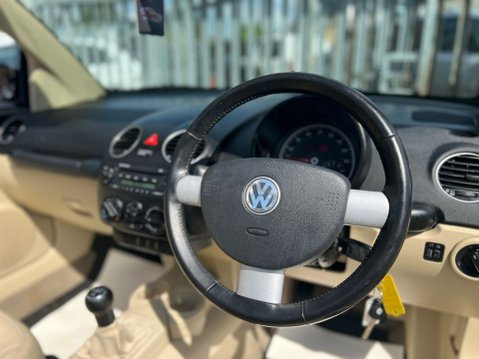 Volkswagen Beetle LUNA 16V 38