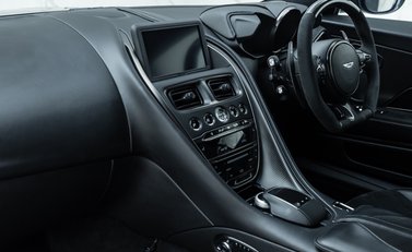 Aston Martin DBS Superleggera 21