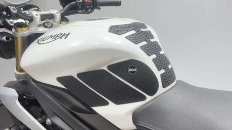 Triumph Street Triple 2016 66 plate 13k new MOT serviced quickshifter and exhaust 7