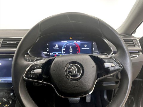 Skoda Superb 2.0 TDI Laurin & Klement Estate 5dr Diesel DSG Euro 6 (s/s) (200 ps) Air Co 13