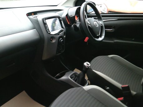 Toyota Aygo VVT-I X-PLAY ONLY 32,000 MILES FROM NEW 14