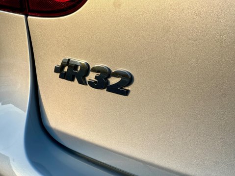 Volkswagen Golf 3.2 V6 R32 DSG 4Motion 5dr 16