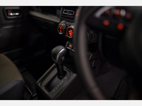 Suzuki Jimny Sierra ALLGrip SUV 1.5 Euro 6 (101 ps) 23