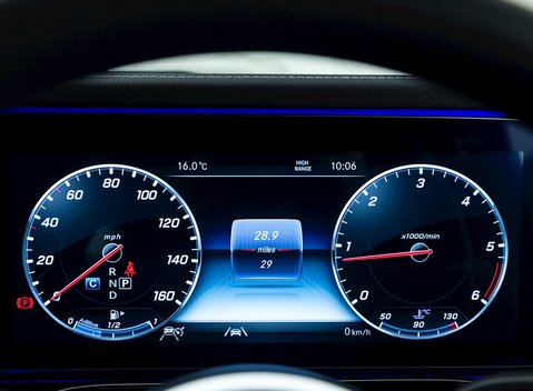 Mercedes-Benz G Series AMG Line Premium Plus 17