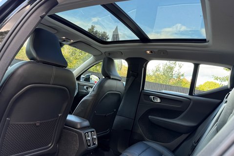 Volvo XC40 B4 INSCRIPTION PRO AWD MHEV - ONE OWNER - PAN ROOF - APPLE CARPLAY  31