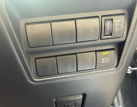 Toyota Yaris 1.5 Yaris Design HEV CVT 5dr 28